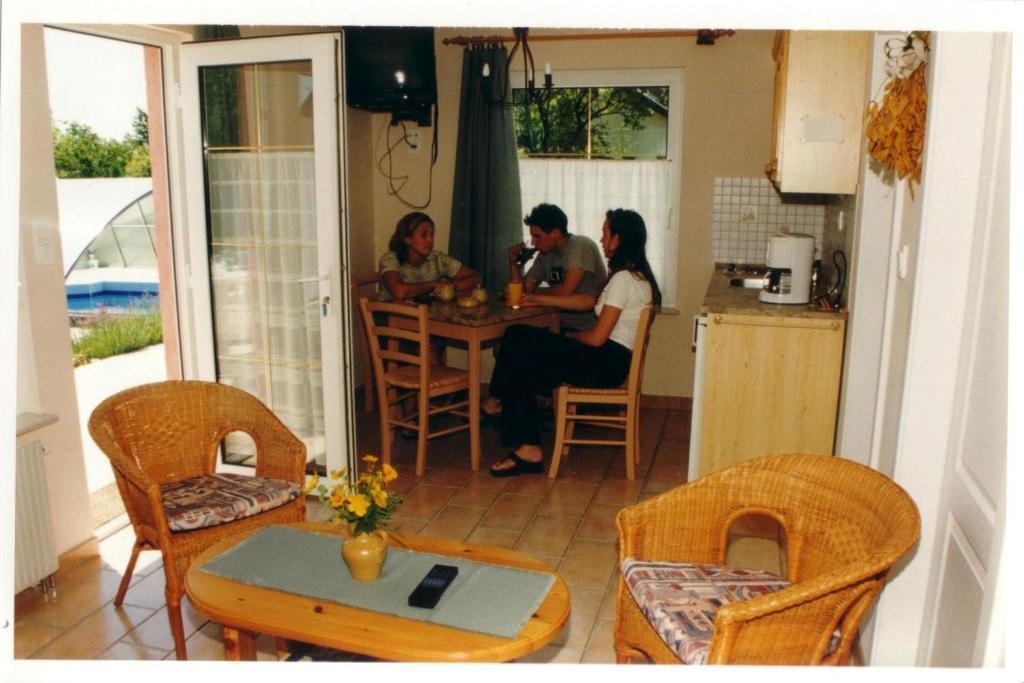 Feszek Apartmanhaz Vonyarcvashegy Dış mekan fotoğraf