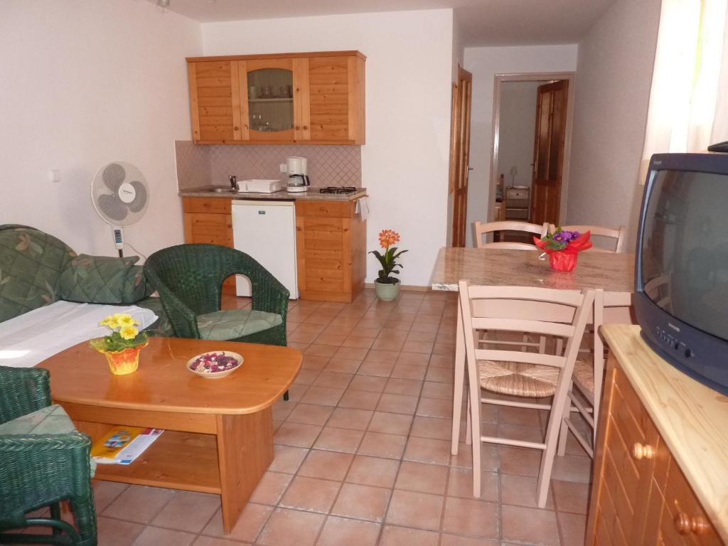 Feszek Apartmanhaz Vonyarcvashegy Dış mekan fotoğraf